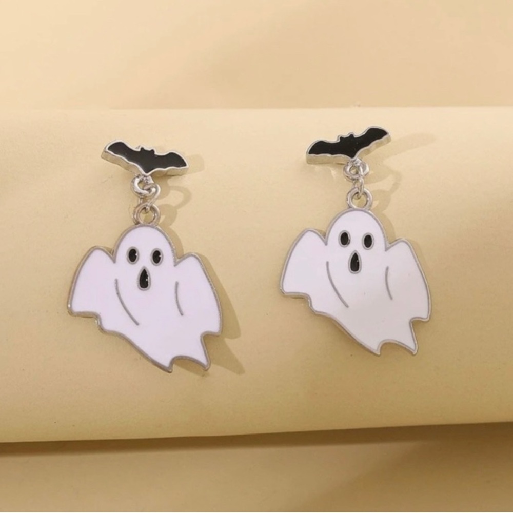 Halloween Ghost Earrings-Ghosts dangle from
